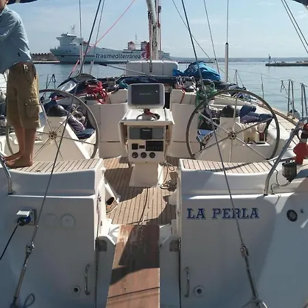 Yacht La Perla Negra Hotel na wodzie